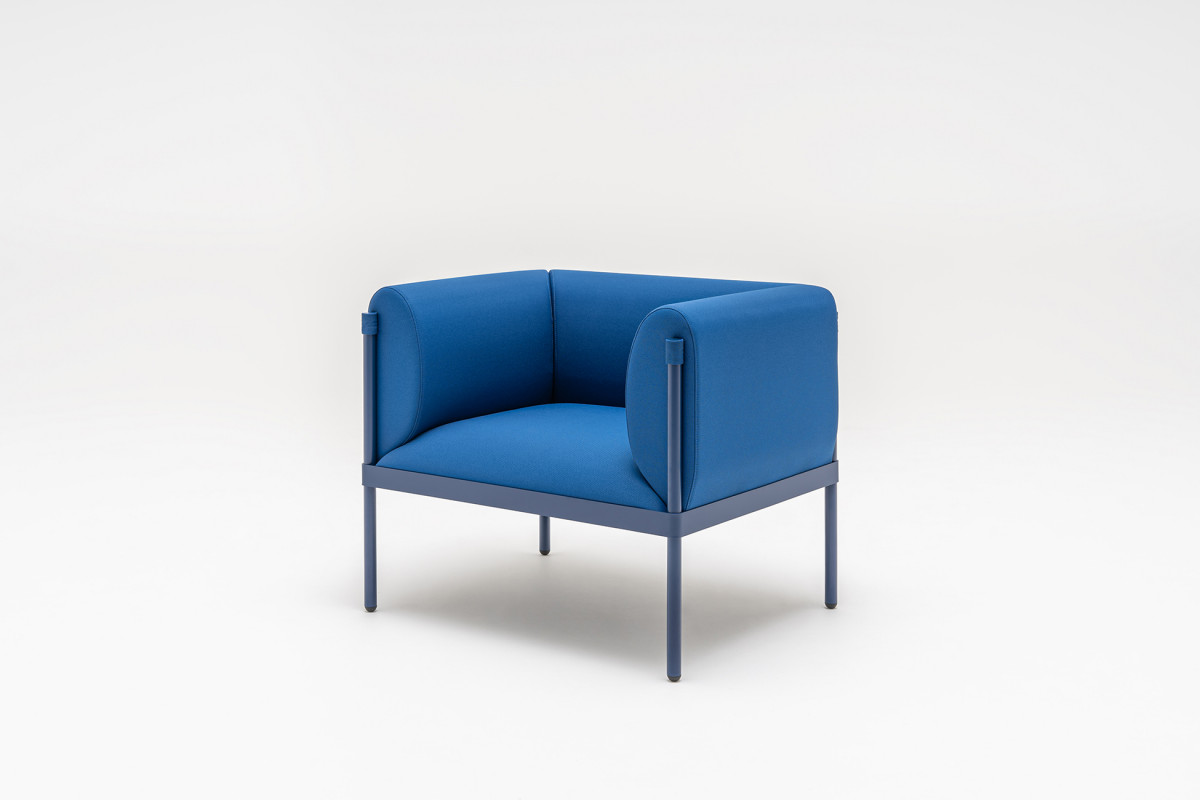 niebieski fotel